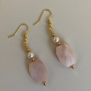 Pink pearl bead earrings in gold